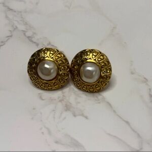 CHANEL Gold and Pearl Round Earrings